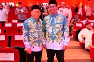Ahmad Fadhil (kanan) berfoto bersama Wakil Ketua 1 LPTQ Provinsi Kaltim H.Abdul Khaliq yang mendampingi hingga ke Maroko.