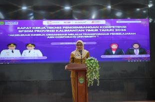 Sekretaris Daerah Provinsi Kaltim, Sri Wahyuni ​​, secara resmi membuka Rapat Kerja Teknis (Rakertek) Pengembangan Kompetensi BPSDM Kaltim tahun 2026 mengusung tema Akselerasi Kinerja Organisasi melalui Transformasi Pembelajaran ASN Corporate University, di Aula BPSDM Provinsi Kaltim. (Foto: Istimewa)