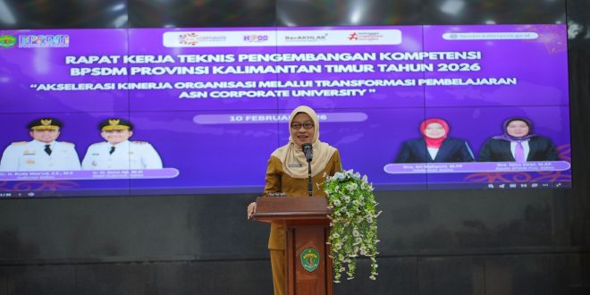 Sekretaris Daerah Provinsi Kaltim, Sri Wahyuni ​​, secara resmi membuka Rapat Kerja Teknis (Rakertek) Pengembangan Kompetensi BPSDM Kaltim tahun 2026 mengusung tema Akselerasi Kinerja Organisasi melalui Transformasi Pembelajaran ASN Corporate University, di Aula BPSDM Provinsi Kaltim. (Foto: Istimewa)